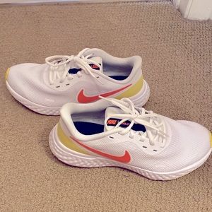 Nike Revolution tennis shoe, white, size 8.5